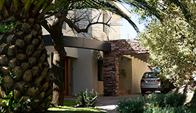 Cuenta con 5 confortables y exclusivas suites direccionadas tanto para el público corporativo como para el familiar, con todas las comodidades p