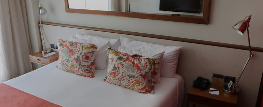 Habitación Superior de Hotel Cottage Carrasco con desayuno en la cama