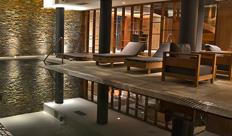 Piscina climitazada del Hotel Cottage Puerto Buceo, Montevideo, Uruguay.